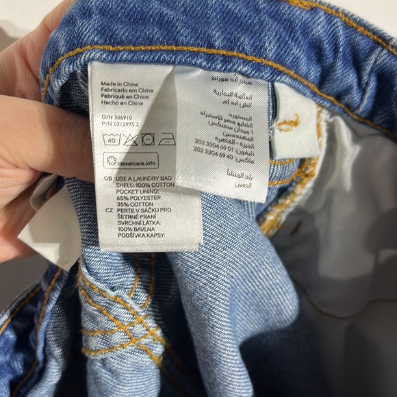 H&M Medium Wash Semi Distressed Hem Button Down Denim Mini Skirt Size 4 - Picture 6 of 6